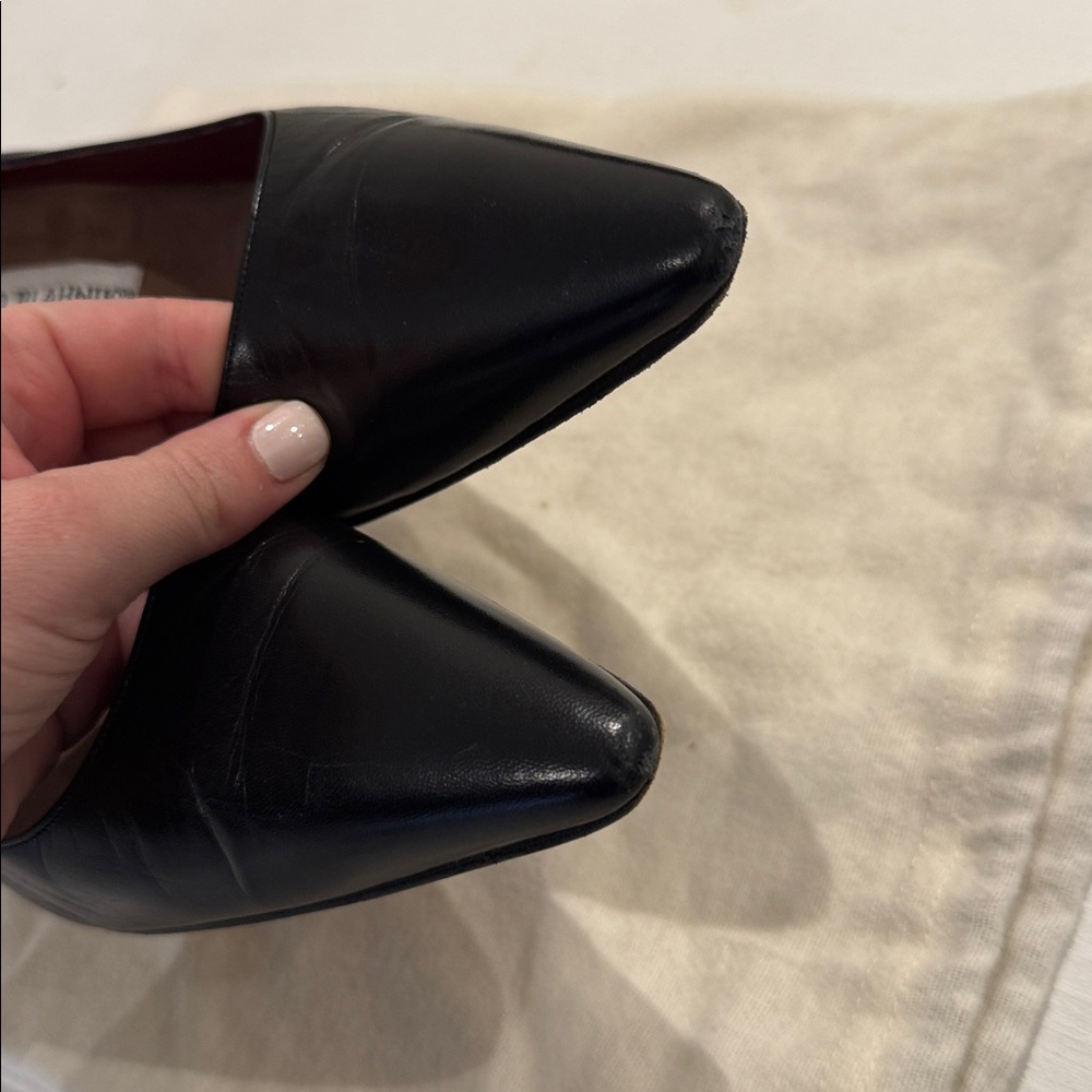 Manolo Blahnik Black Calf Leather pointed toe Pumps - Picture 4 of 7